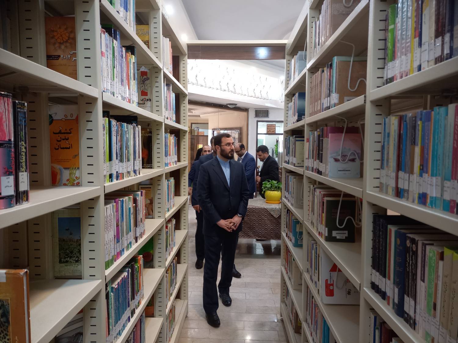 بازدید جانشین وزیر فرهنگ و ارشاد اسلامی از کتابخانه محمدتقی کریمپور بیرجند