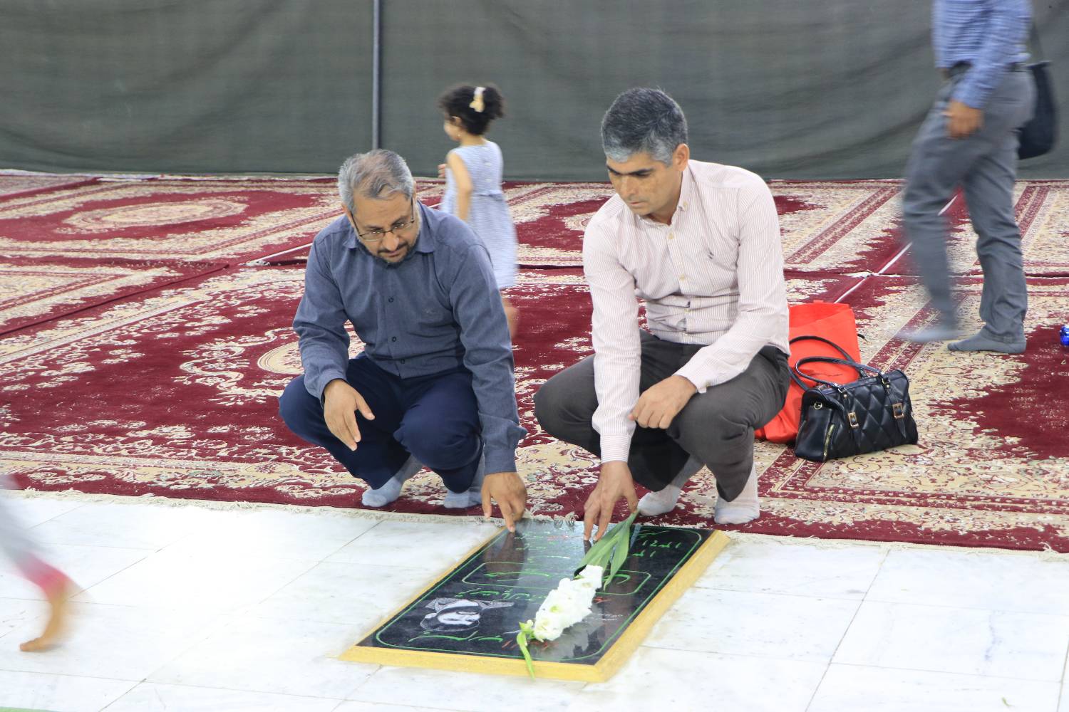 آئین رونمایی از کتابهای «گلدان خالی» و «کسی گریه ماهیها را نمیبیند» برگزار شد