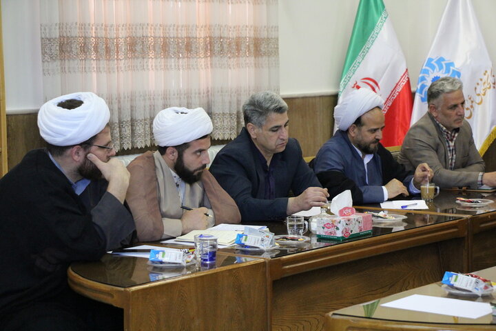 نشست هماندیشی با مسئولان کتابخانههای مشارکتی و مستقل استان مرکزی برگزار شد