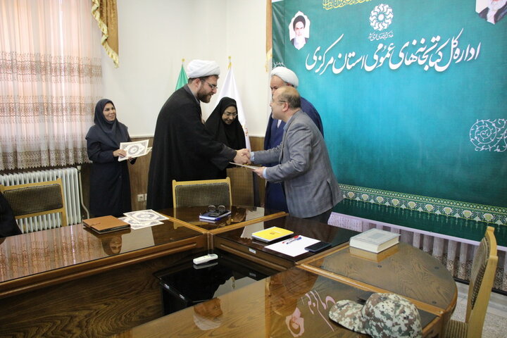 نشست هماندیشی با مسئولان کتابخانههای مشارکتی و مستقل استان مرکزی برگزار شد