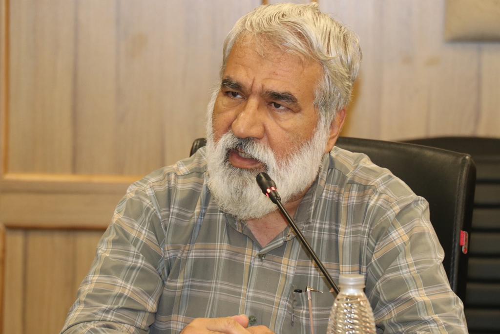 نگاه به حوزه دفاع مقدس میبایست با چشم سِر باشد نه چشم سر