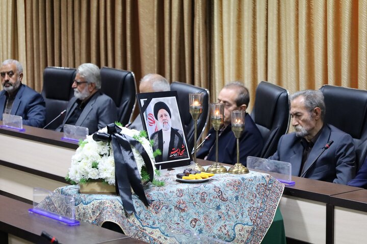 تشییع باشکوه «شهید جمهور» نشانه ریشه مردمی جمهوری اسلامی و موجب تقویت آن است