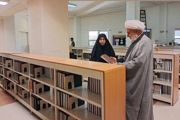 کار در کتابخانههای عمومی نوعی ایثار است