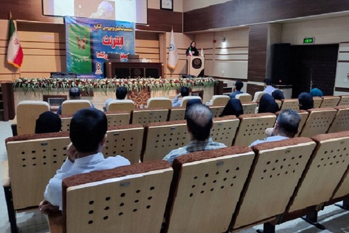 نشست تحلیل و بررسی کتاب «اینترنت با مغز ما چه میکند؟» برگزار شد