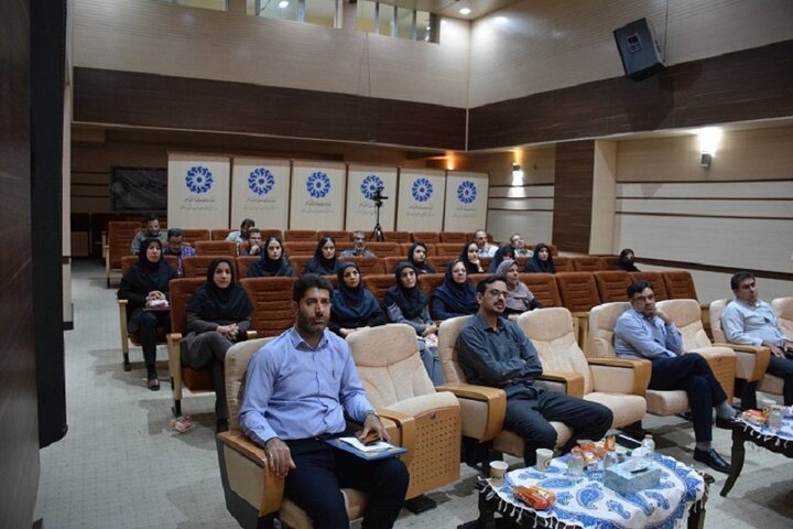 نشست تحلیل و بررسی کتاب «اینترنت با مغز ما چه می‌کند؟» برگزار شد