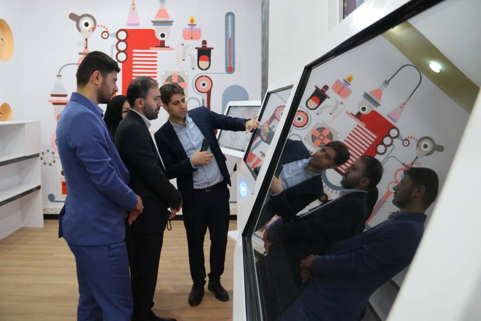 دبیرکل اتحادیه انجمنهای اسلامی دانشآموزان از کتابخانه مرکزی امام خامنهای(مدظلهالعالی) سنندج بازدید کرد