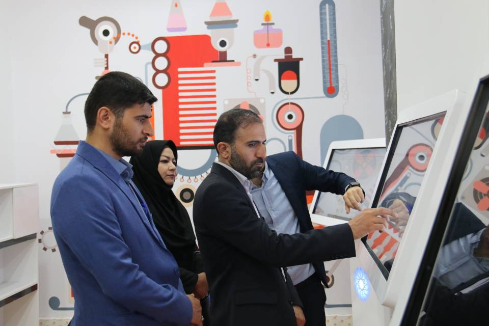 دبیرکل اتحادیه انجمنهای اسلامی دانشآموزان از کتابخانه مرکزی امام خامنهای(مدظلهالعالی) سنندج بازدید کرد