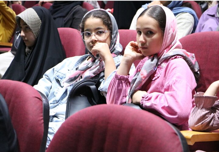 کتاب «چتری برای زندگی» اثر اعضای کودک و نوجوان محفل ادبی رونمایی شد