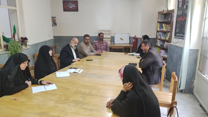 بازدید مدیرکل کتابخانههای عمومی استان قم از کتابخانههای عمومی بخشها و روستاها