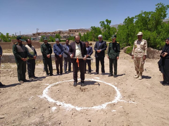 کلنگ کتابخانه «گزیک» شهرستان درمیان به زمین زده شد