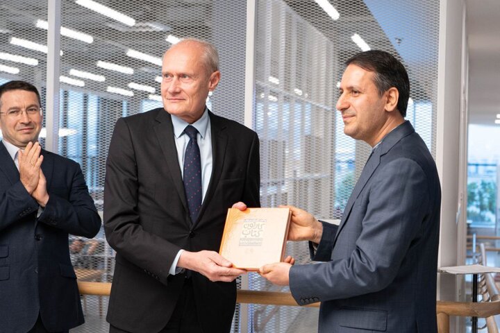 نمایشگاه آثار دوسالانه بینالمللی کارتون کتاب در کتابخانه ملی تاتارستان افتتاح شد