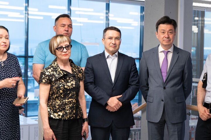 نمایشگاه آثار دوسالانه بینالمللی کارتون کتاب در کتابخانه ملی تاتارستان افتتاح شد