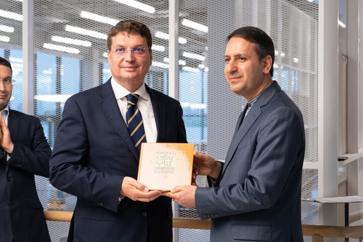 نمایشگاه آثار دوسالانه بینالمللی کارتون کتاب در کتابخانه ملی تاتارستان افتتاح شد