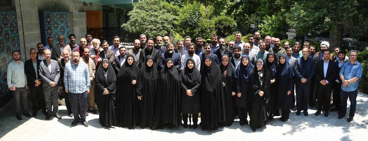 گرامیداشت شهید جمهور و افتخار به سرمایه عظیم مدیریت فرهنگی در کتابخانههای عمومی