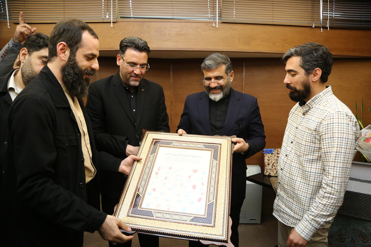 گرامیداشت شهید جمهور و افتخار به سرمایه عظیم مدیریت فرهنگی در کتابخانههای عمومی