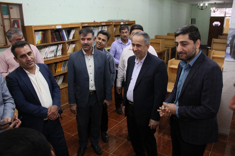 کتابخوانی باعث کاهش آسیبهای اجتماعی میشود