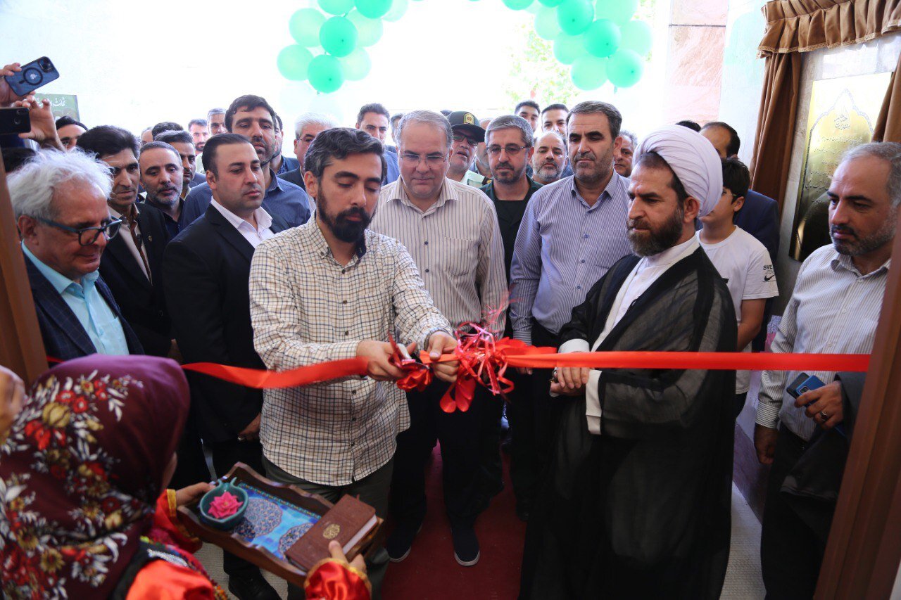 افتتاح کتابخانه عمومی خادمالرضا آیتالله رئیسی با حضور استاندار زنجان و دبیرکل نهاد