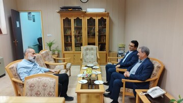 دیدار مدیرکل کتابخانه های عمومی استان قم و مدیرشعب بانک قرض الحسنه مهر ایران