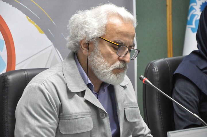 نهاد کتابخانههای عمومی کشور موضوع پژوهش و آموزش کارکنان، کتابداران و جامعه هدف خود را با جدیت دنبال میکند