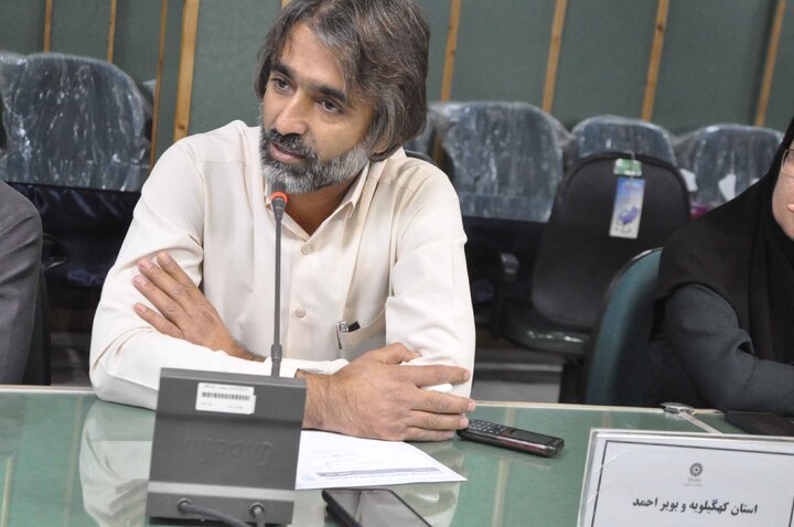 نهاد کتابخانههای عمومی کشور موضوع پژوهش و آموزش کارکنان، کتابداران و جامعه هدف خود را با جدیت دنبال میکند