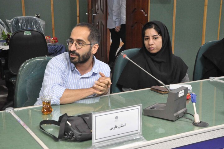 نهاد کتابخانههای عمومی کشور موضوع پژوهش و آموزش کارکنان، کتابداران و جامعه هدف خود را با جدیت دنبال میکند