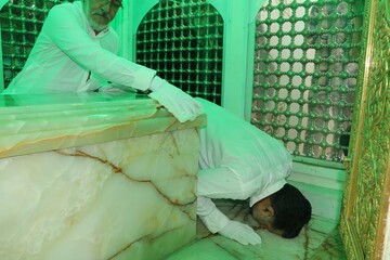 آیین غبارروبی آستان مقدس امامزاده یحیی بن زید(ع) میامی مشهد با حضور سرپرست اداره کل کتابخانه های عمومی خراسان رضوی