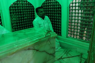 آیین غبارروبی آستان مقدس امامزاده یحیی بن زید(ع) میامی مشهد با حضور سرپرست اداره کل کتابخانه های عمومی خراسان رضوی