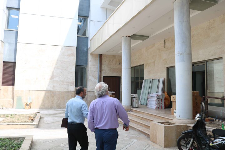 معاون برنامهریزی، پژوهش و فناوری اطلاعات نهاد از پروژه کتابخانه مرکزی رشت بازدید کرد