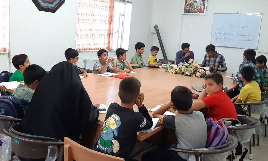 کلاس ها و دورههای مختلف آموزشی در کتابخانههای عمومی خراسان رضوی برگزار شد