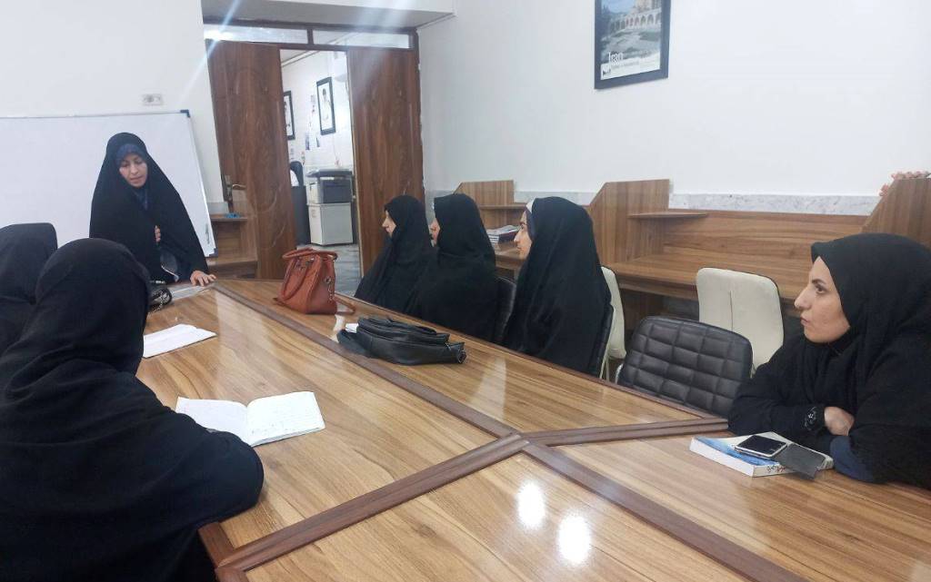 کلاس ها و دوره‌های مختلف آموزشی در کتابخانه‌های عمومی خراسان رضوی برگزار شد