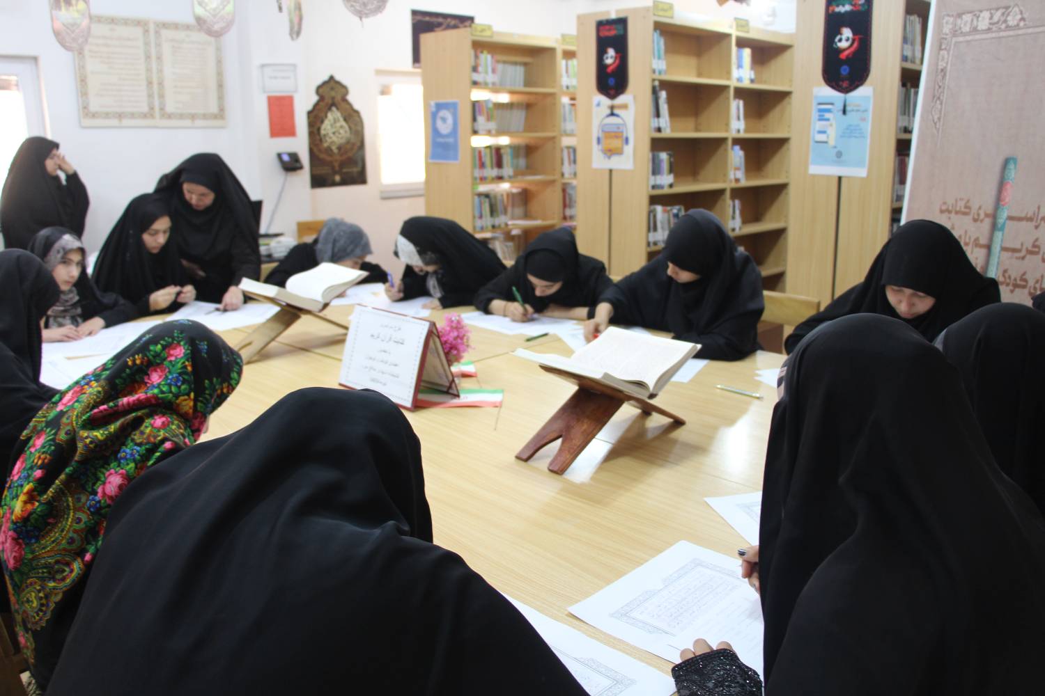 طرح کتابت قرآن کریم در کتابخانه شهدای مدافع حرم صادقآباد گالیکش اجرا شد