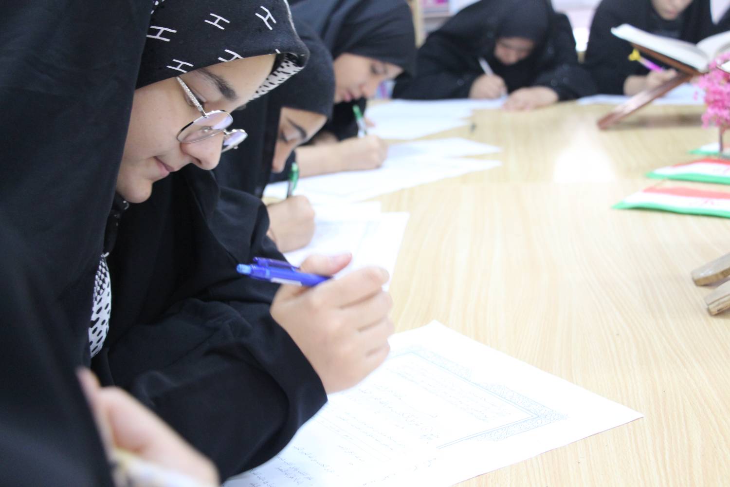 طرح کتابت قرآن کریم در کتابخانه شهدای مدافع حرم صادقآباد گالیکش اجرا شد