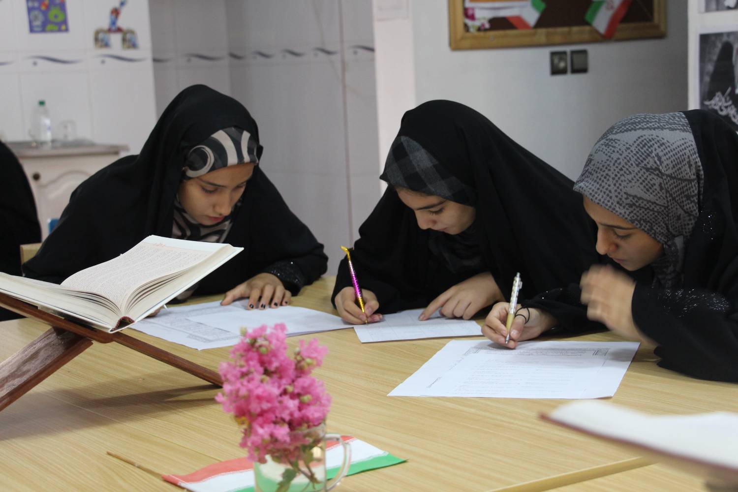 طرح کتابت قرآن کریم در کتابخانه شهدای مدافع حرم صادقآباد گالیکش اجرا شد