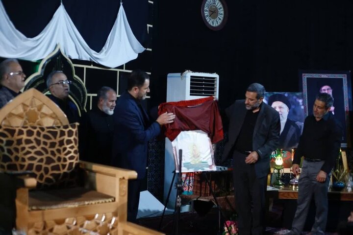 کتاب «بر شانههای مجنون» در دلیجان رونمایی شد