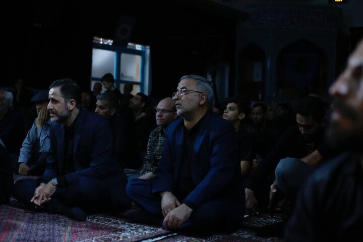 کتاب «بر شانههای مجنون» در دلیجان رونمایی شد