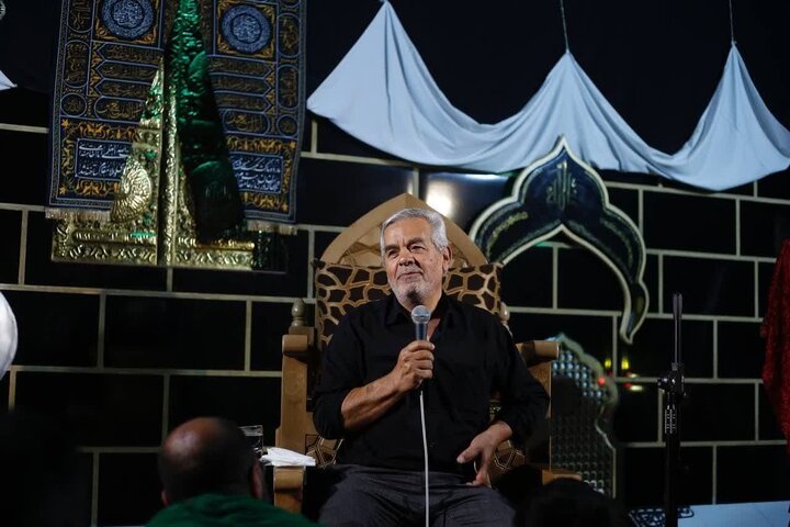 کتاب «بر شانههای مجنون» در دلیجان رونمایی شد