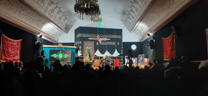 کتاب «بر شانههای مجنون» در دلیجان رونمایی شد