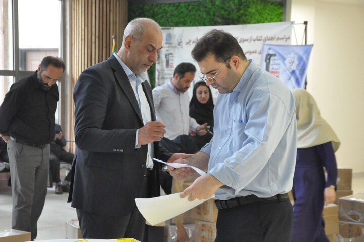 ۱۱ هزار و ۶۹۱ جلد کتاب به ارزش بیش از ۱۴ میلیارد ریال به کتابخانههای عمومی گیلان اهدا شد