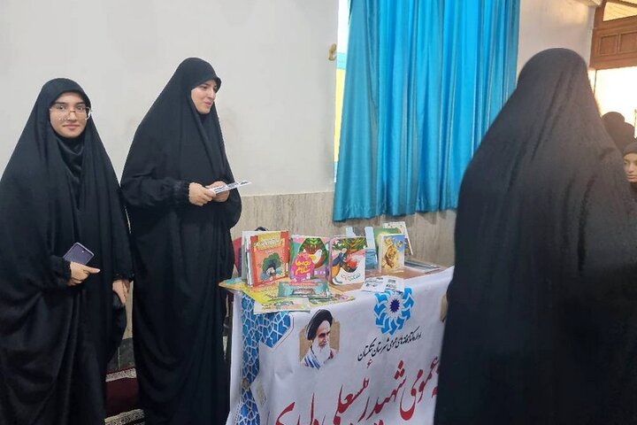 برپایی غرفه فرهنگی و میز خدمت در مصلای نماز جمعه دلوار توسط کتابخانه عمومی رئیسعلی دلواری