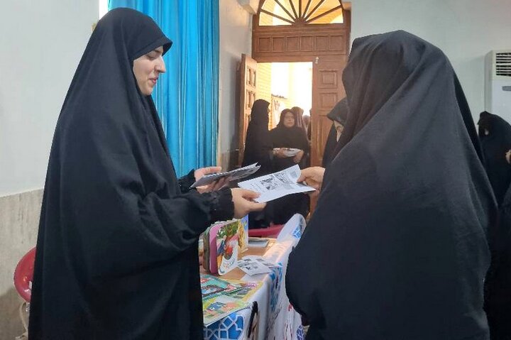 برپایی غرفه فرهنگی و میز خدمت در مصلای نماز جمعه دلوار توسط کتابخانه عمومی رئیسعلی دلواری