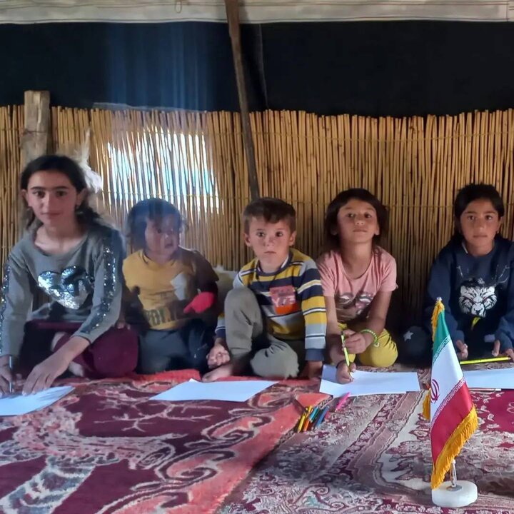 ارائه خدمات کتابخانهای و برگزاری برنامههای فرهنگی به جامعه عشایری بخش گرمادوز