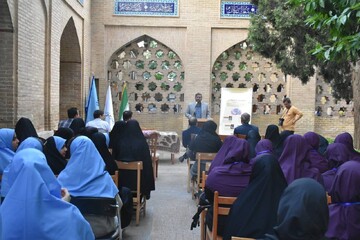 نشست کتابخوان دانش‌آموزان برگزیده شش استان در شیراز برگزار شد