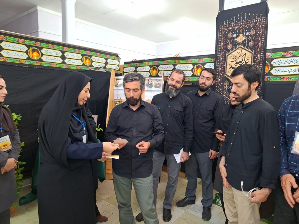 دبیرکل نهاد کتابخانههای عمومی کشور از موکب امام رضا(ع) مهران بازدید کرد