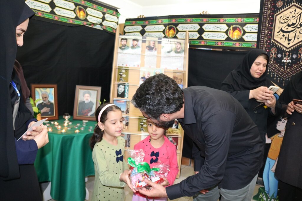 دبیرکل نهاد کتابخانههای عمومی کشور از موکب امام رضا(ع) مهران بازدید کرد