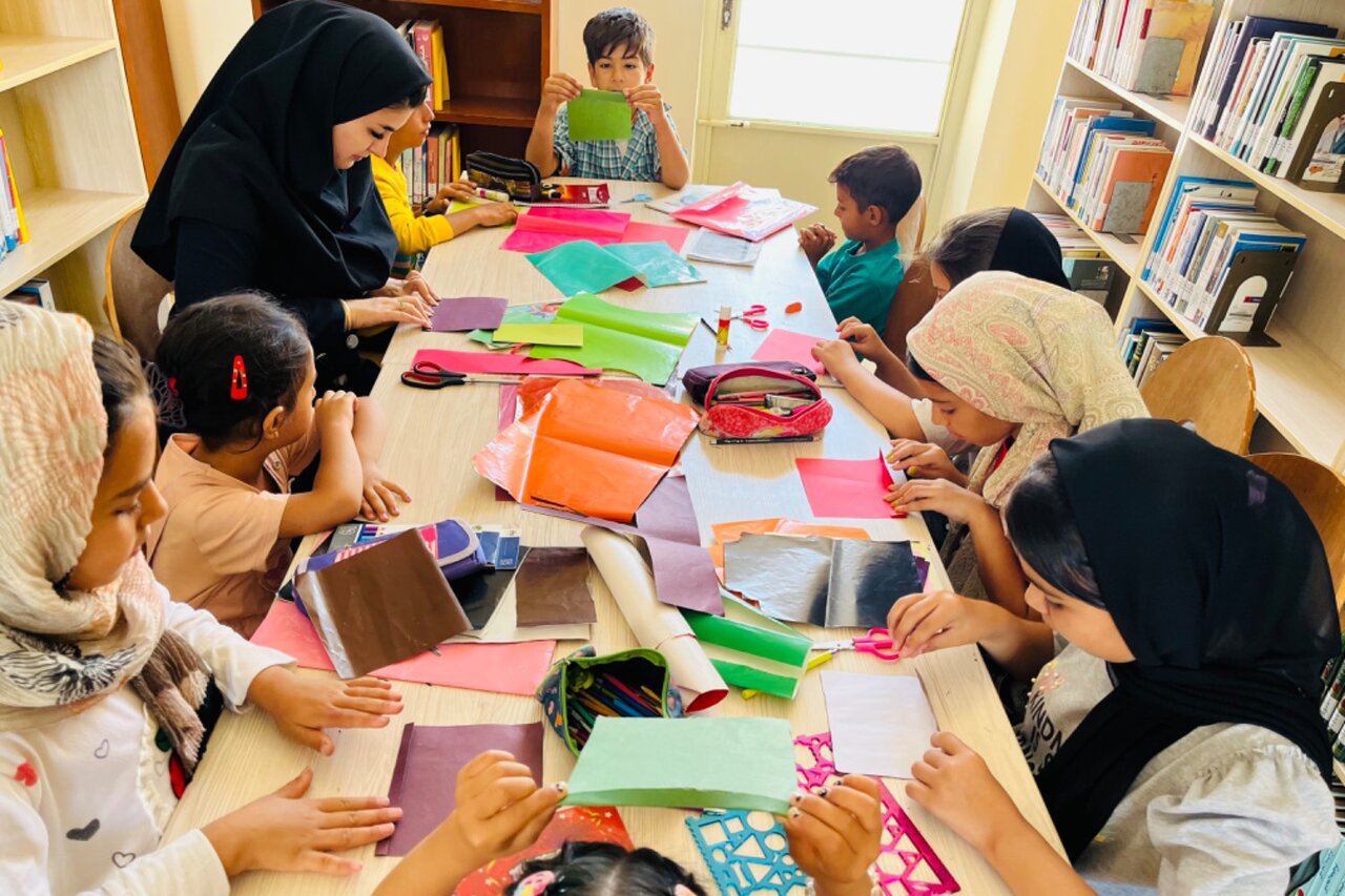 میهمانی تابستانه یار مهربان در کتابخانه عمومی شهید ابوالفضل طوسی روستای جزن