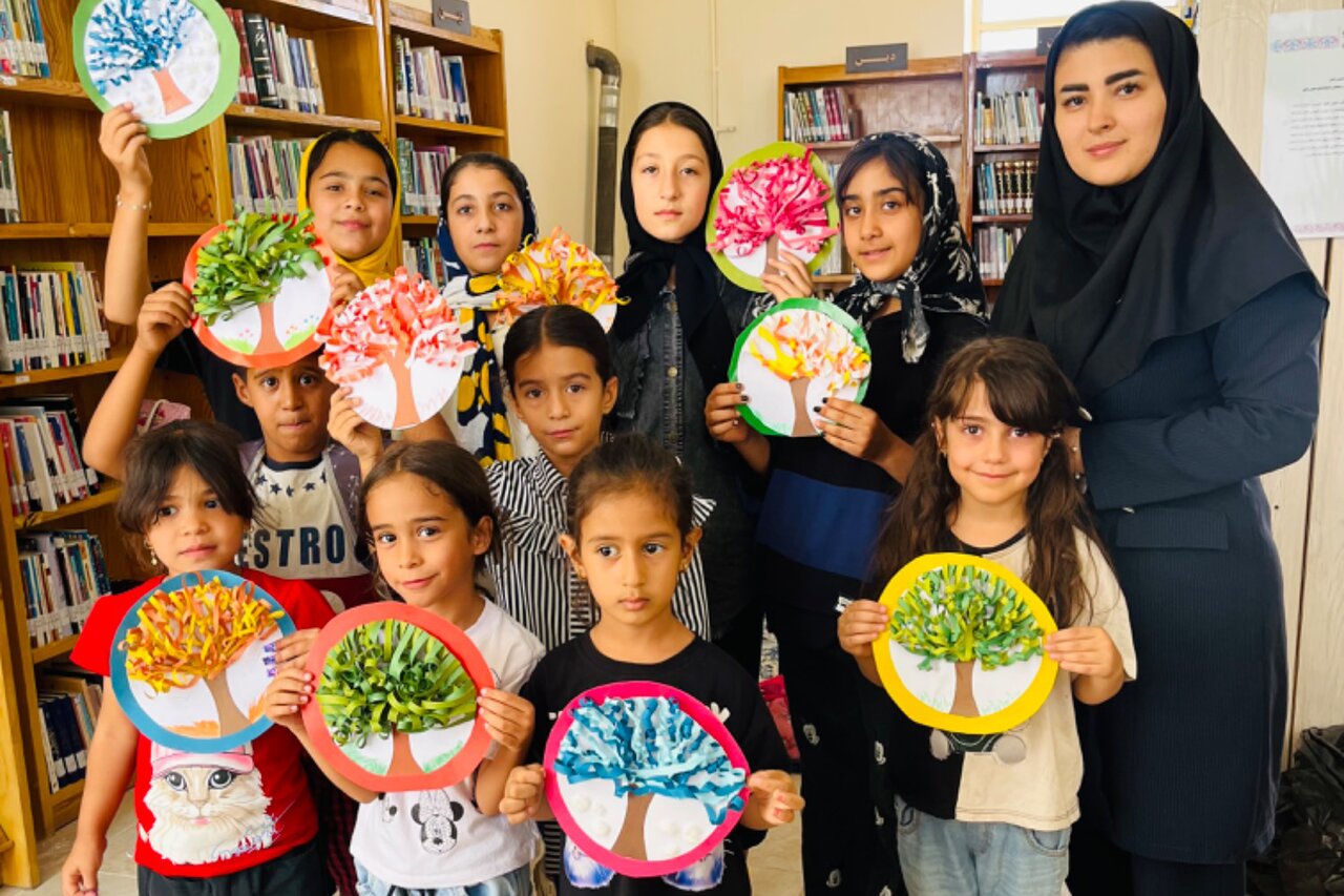 میهمانی تابستانه یار مهربان در کتابخانه عمومی شهید ابوالفضل طوسی روستای جزن