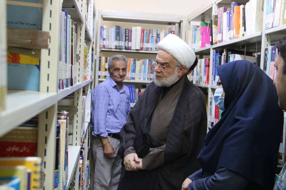 لزوم حمایت مسئولان از کتابخانههای عمومی و کتابخوانی