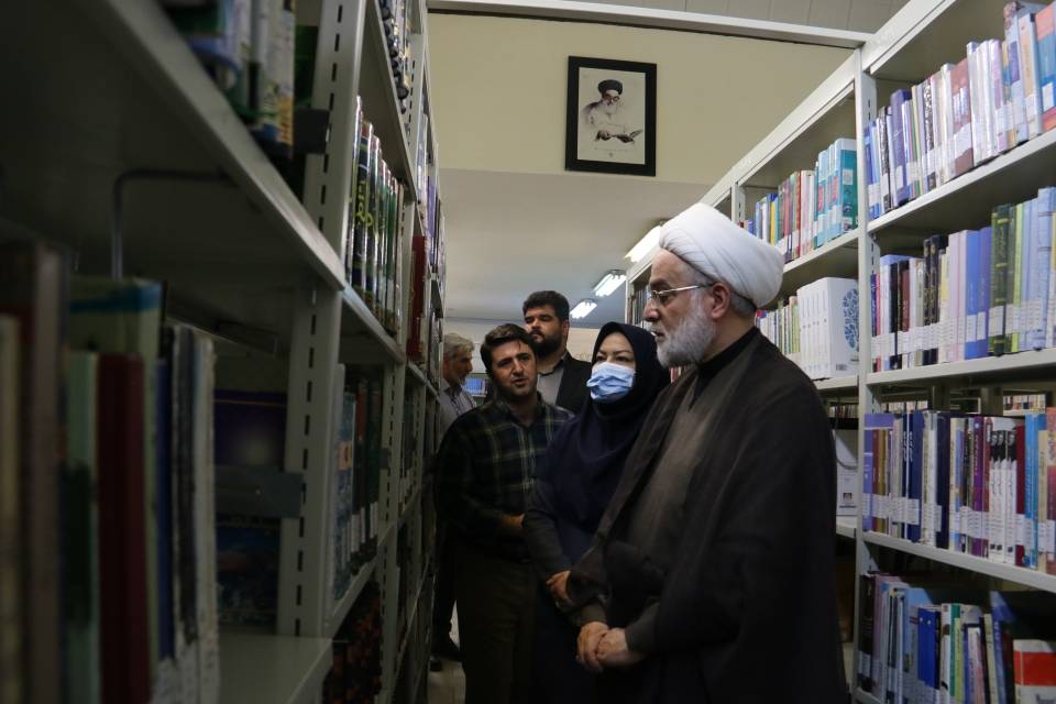 لزوم حمایت مسئولان از کتابخانههای عمومی و کتابخوانی