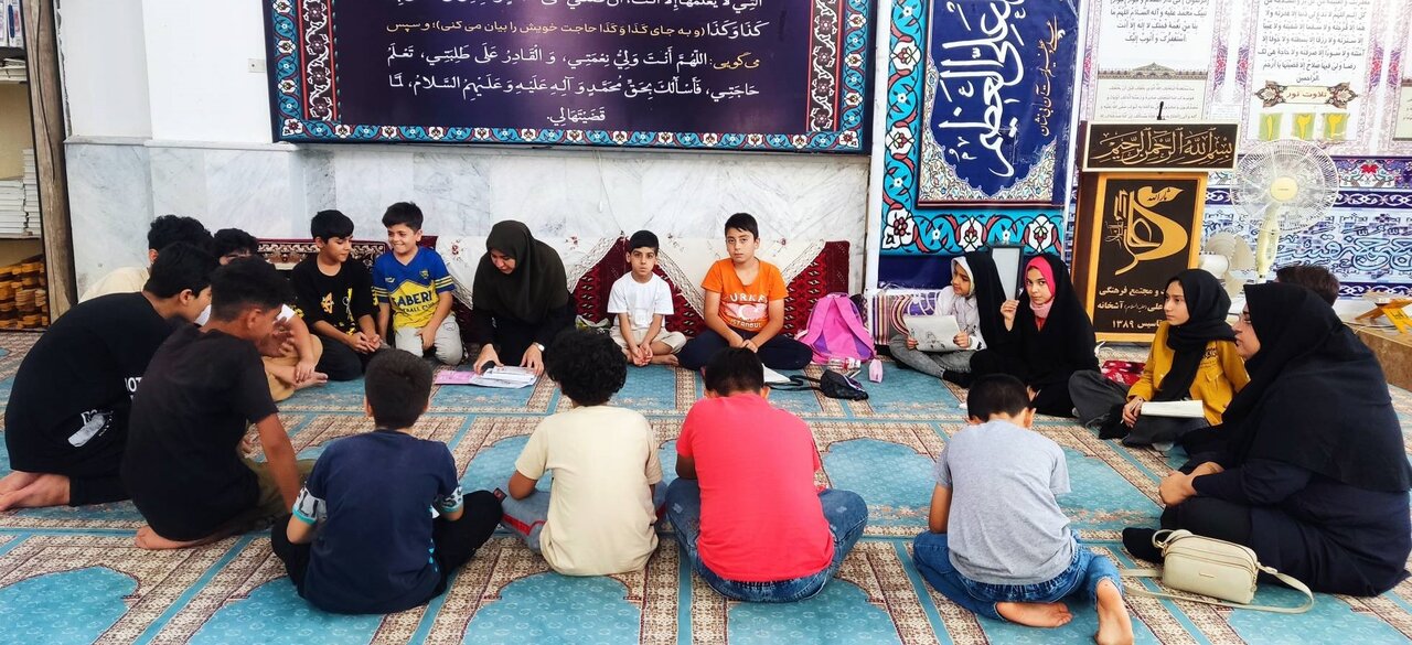 تبلیغات سیزدهمین جشنواره کتابخوانی رضوی در پایگاهای کلاسهای تابستانی