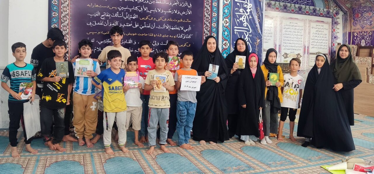 تبلیغات سیزدهمین جشنواره کتابخوانی رضوی در پایگاهای کلاسهای تابستانی